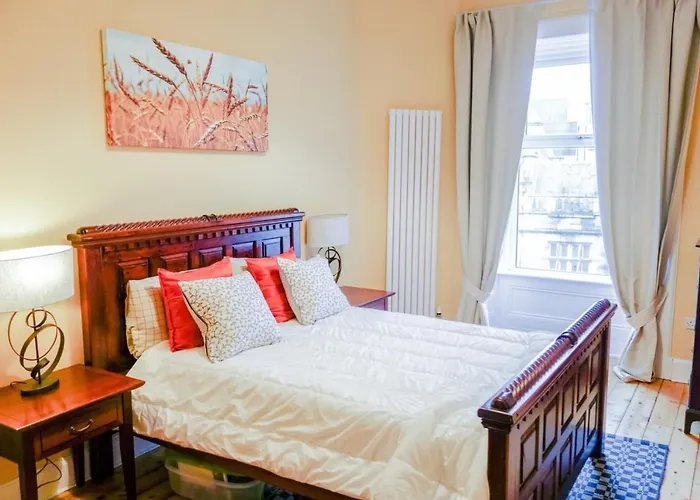 Newly Furnished 2 Bedroom Apartment On Leith Walk